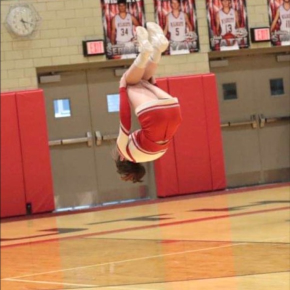 Welcome to my closet - Picture 6 of 9